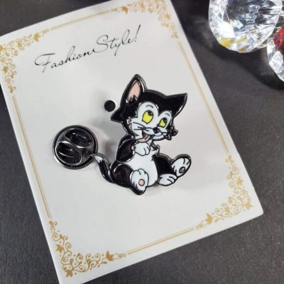 Figaro Cat Lapel Pin Pinocchio Pet Badge Pin Brooch Accessories Jewelry Gift - Picture 2 of 6